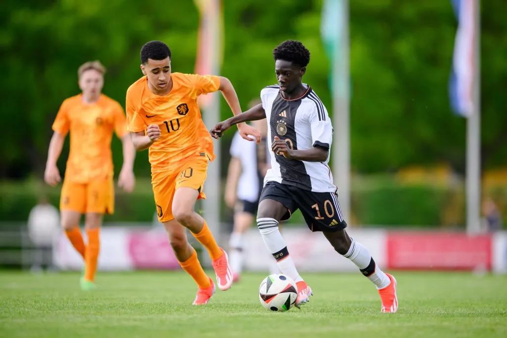 Alvo do Real Madrid, Ouazane, de camisa laranja