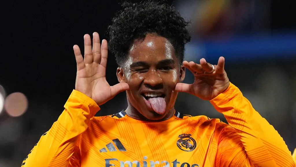 Endrick, com a camisa laranja do Real Madrid (Photo by Angel Martinez/Getty Images)