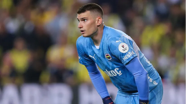 José Mourinho busca reforçar o Fenerbahçe com Andriy Lunin, mas o Real Madrid rejeita a proposta envolvendo Dominik Livaković. Foto: Ahmad Mora/Getty Images