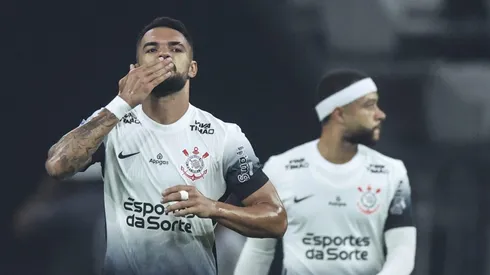 Corinthians confirma lesão do meio-campista Raniele.