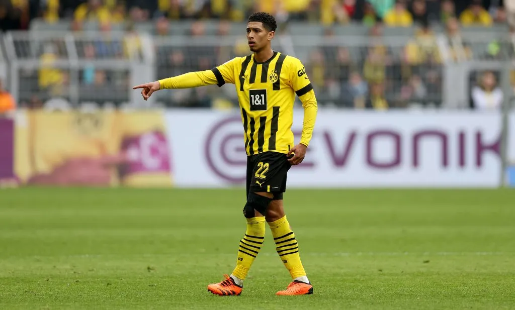 Jude Bellingham em campo pelo Borussia Dortmund (Photo by Lars Baron/Getty Images)