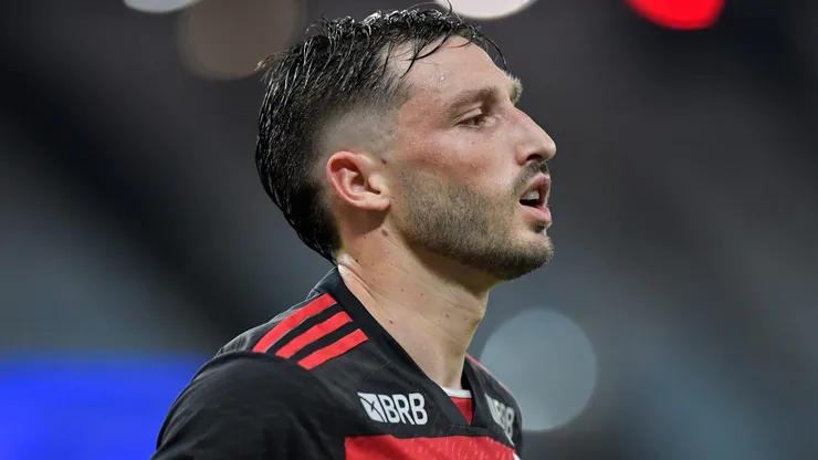 Matías Viña, jogador do Flamengo. Foto: Thiago Ribeiro/AGIF