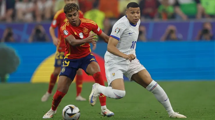 No último confronto entre Lamine Yamal e Mbappé por suas seleções, melhor para o jovem do Barcelona: 2 a 1 para a Espanha em 2024