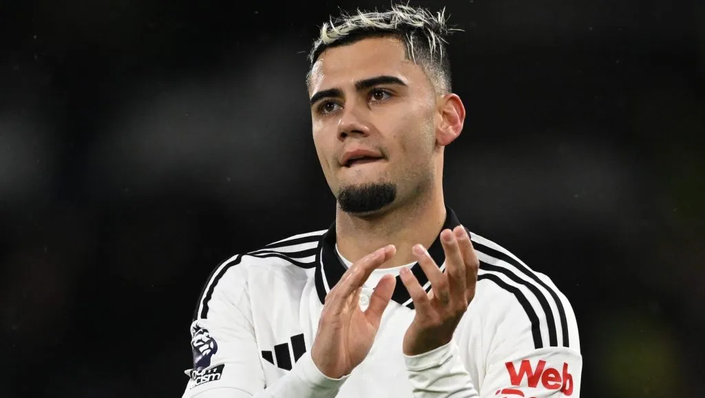 Andreas Pereira, com a camisa branca