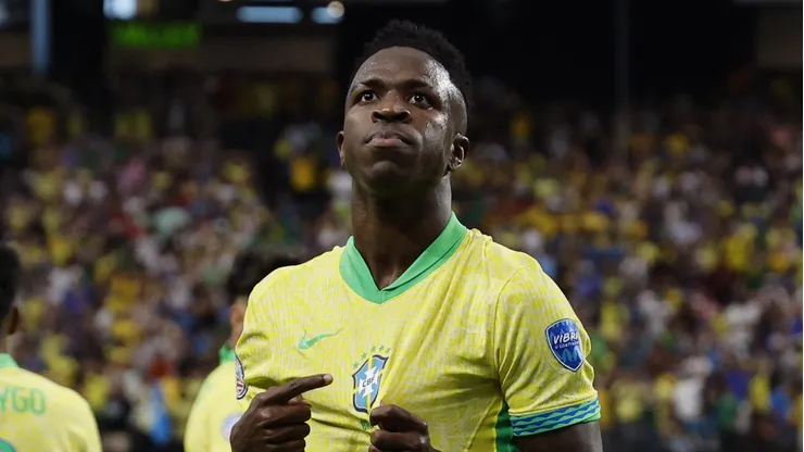 Ancelotti promete Vini Jr na Seleção Brasileira como no Real Madrid.