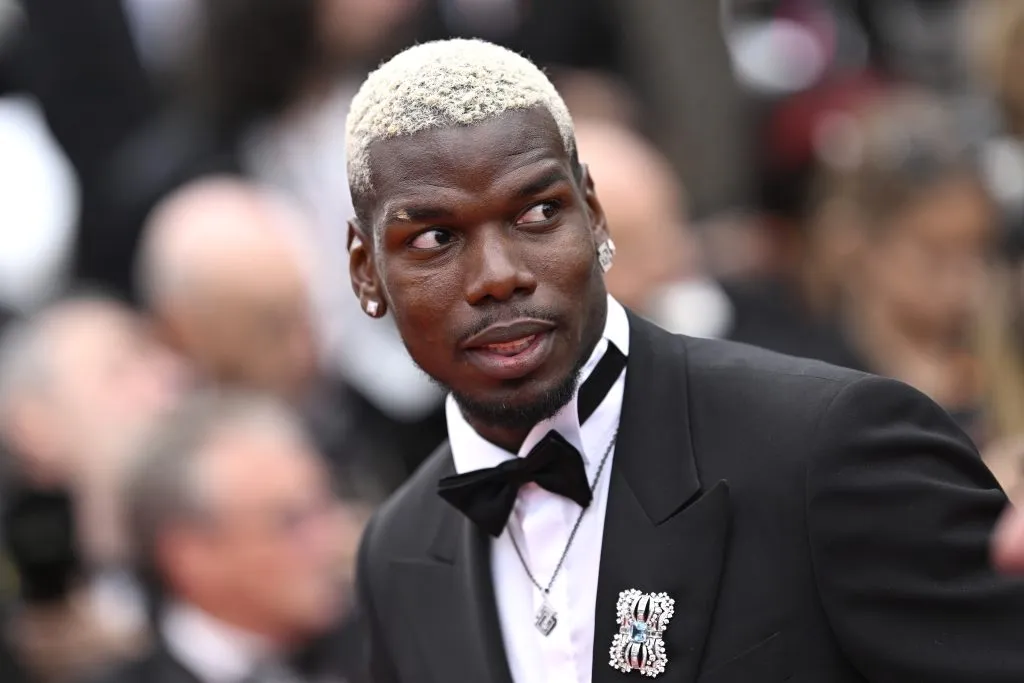 Paul Pogba comparece ao tapete vermelho do filme Highest 2 Lowest no 78º Festival de Cinema de Cannes, no Palais des Festivals, em 19 de maio de 2025, em Cannes, França. (Foto de Gareth Cattermole/Getty Images)