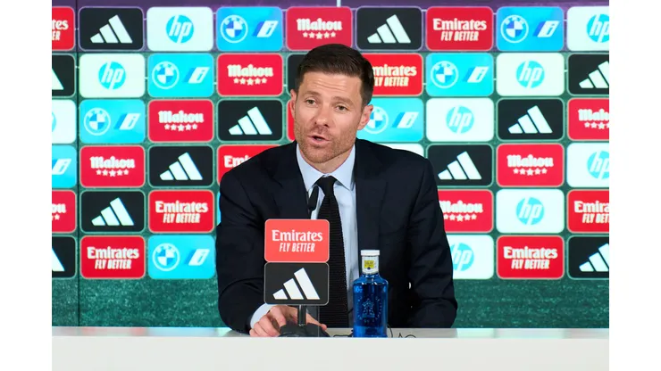Xabi Alonso, novo treinador do Real Madrid. (Photo by Angel MartinezGetty Images) O ChatGPT disse: Xabi Alonso fala em entrevista coletiva durante sua apresentação como novo técnico do Real Madrid no centro de treinamentos de Valdebebas, em 26 de maio de 2025, em Madri, Espanha. (Foto de Angel Martinez/Getty Images)