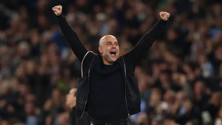 Pep Guardiola comemora gol do Manchester City