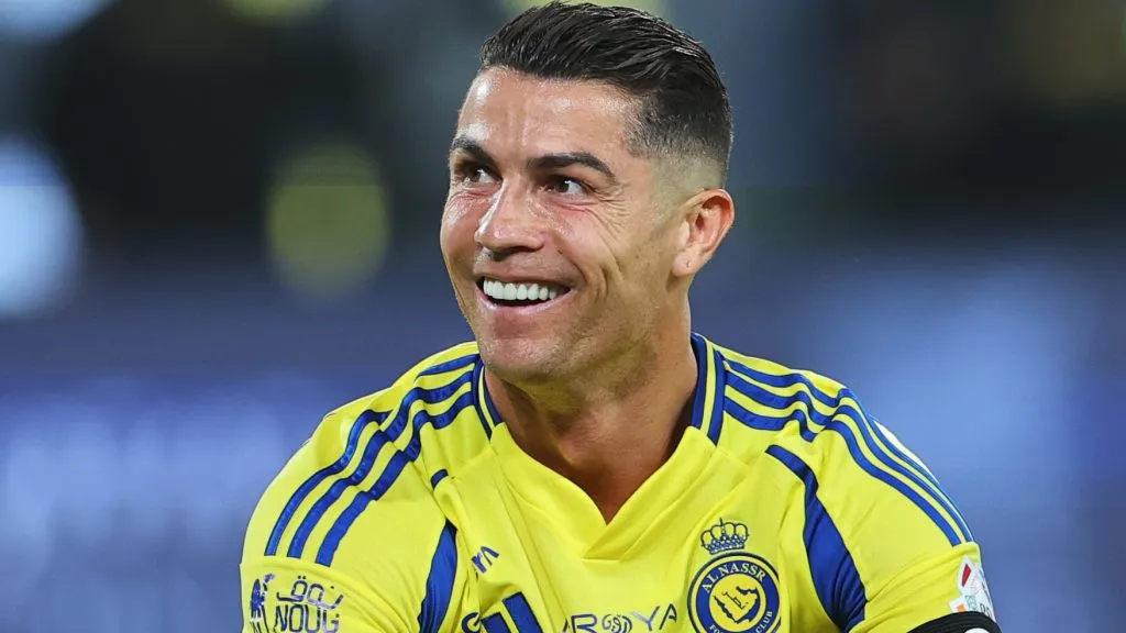 Cristiano Ronaldo, com a camisa amarela