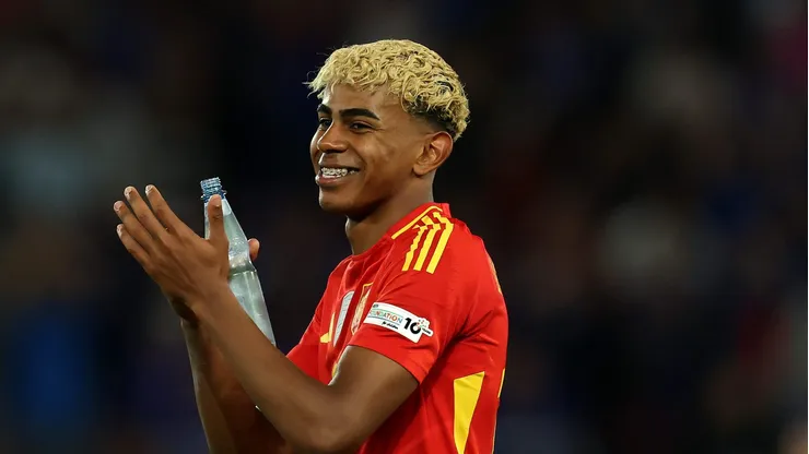 Lamine Yamal não teme Portugal e manda recado para Cristiano Ronaldo antes de final da Nations League. (Photo by Alexander Hassenstein/Getty Images)