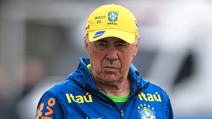 Carlo Ancelotti em treino da Seleção Brasileira