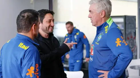 Arthur Elias e Carlo Ancelotti (Foto: @rafaelribeirorio I CBF)