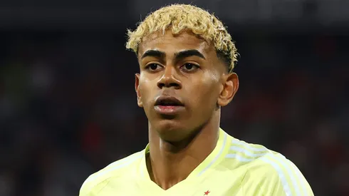 Lamine Yamal é criticado nas redes sociais.