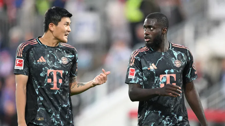 Kim Min-jae e Upamecano durante jogo