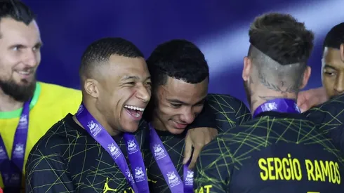 Mbappé e Sergio Ramos em comemoração pelo PSG. Foto: Yasser Bakhsh/Getty Images