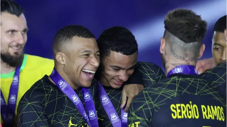 Mbappé e Sergio Ramos em comemoração pelo PSG. Foto: Yasser Bakhsh/Getty Images