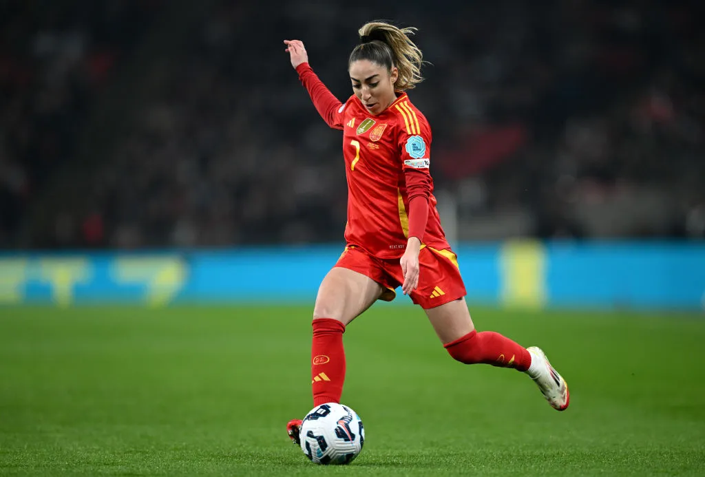 Olga Carmona atuando pela seleção da Espanha (Photo by Justin Setterfield/Getty Images)