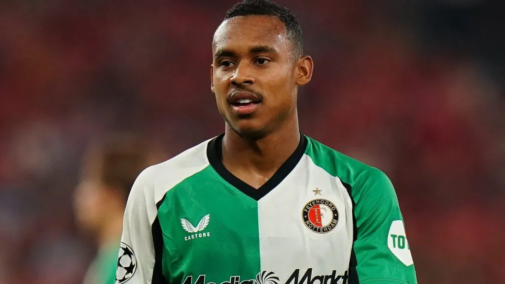 Igor Paixão, com a camisa verde e branca