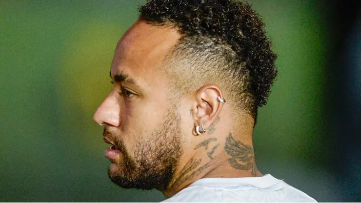 Neymar visita hotel da Seleção antes do jogo contra o Paraguai e Fanáticos reagem.