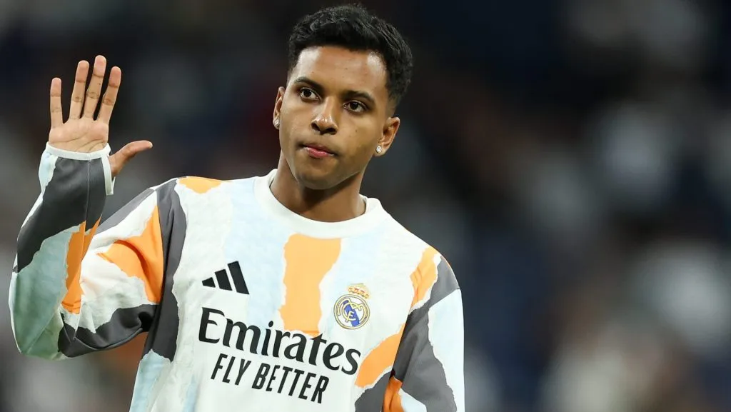 Rodrygo aquecendo pelo Real Madrid