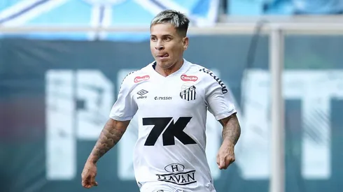 A diretoria do Santos trabalha nos bastidores para contratar um novo atacante após a saída de Soteldo. (Foto de Pedro H. Tesch/Getty Images)