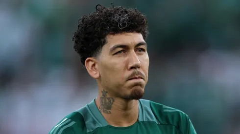 Roberto Firmino antes de jogo pelo Al-Ahli