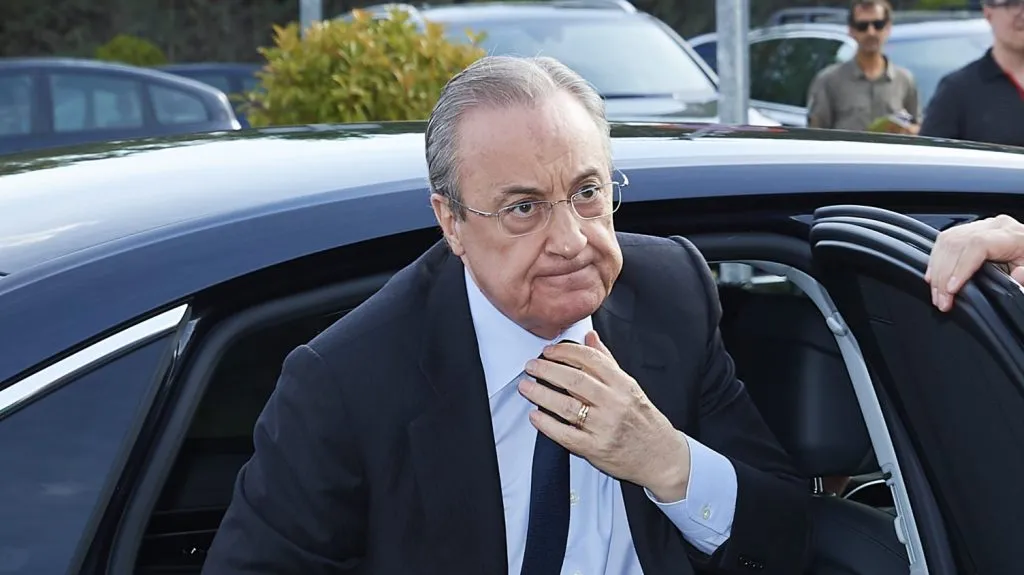 MADRI, ESPANHA - 04 DE JULHO: O presidente do Real Madrid, Florentino Perez, comparece à Capela Funerária Arturo Fernandez no Necrotério de La Paz em 04 de julho de 2019 em Madri, Espanha.