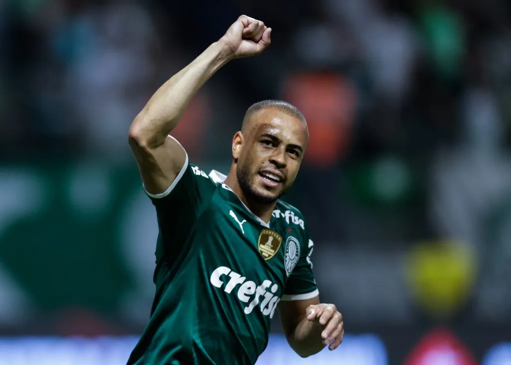 Mayke em campo com as cores do Palmeiras (Photo by Alexandre Schneider/Getty Images)