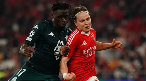Wilfried Singo, lateral-direito de 24 anos do Monaco, vem despertando interesse de clubes importantes como Arsenal e Atlético de Madrid na atual janela de transferências. (Foto de Gualter Fatia/Getty Images)