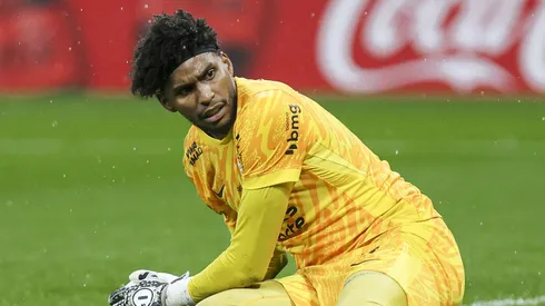Vídeo: Hugo Souza salva o Corinthians com milagre diante do Grêmio pelo Brasileirão; Veja. (Photo by Ricardo Moreira/Getty Images)