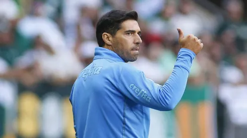 Abel Ferreira pode crescer para cima de árbitro novo e inexperiente. Foto: Miguel Schincariol/Getty Images