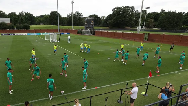 Jogadores do Palmeiras, com a camisa verde