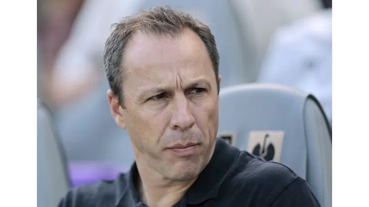 O técnico do Los Angeles FC, Steve Cherundolo, demonstrou apreensão com o duelo decisivo contra o Flamengo no Mundial de Clubes. (Foto de Harry HowGetty Images)