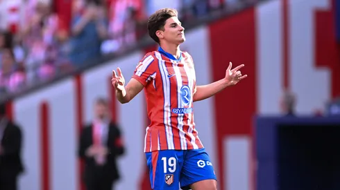 Julián Alvarez marca contra o Betis