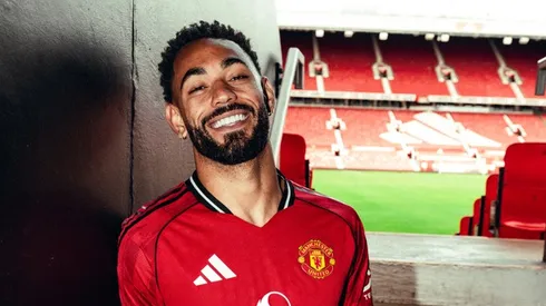 Matheus Cunha em apresentação do United. Foto: Manchester United