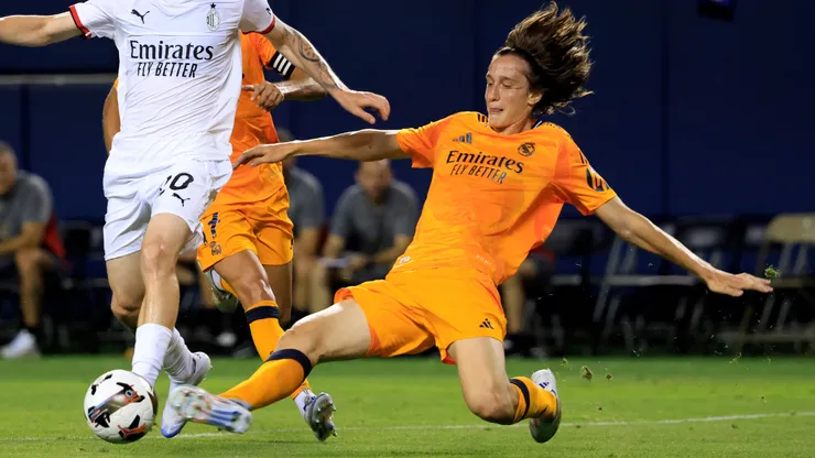 Joan Martínez fazendo desarme pelo Real Madrid