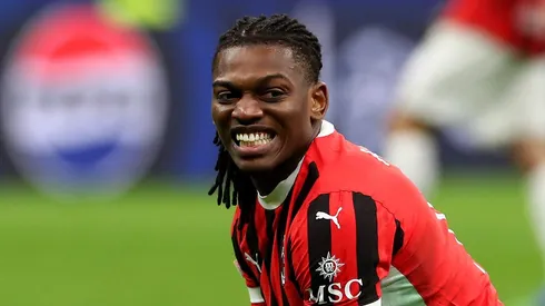 Rafael Leão ganha força dentro do Barcelona.