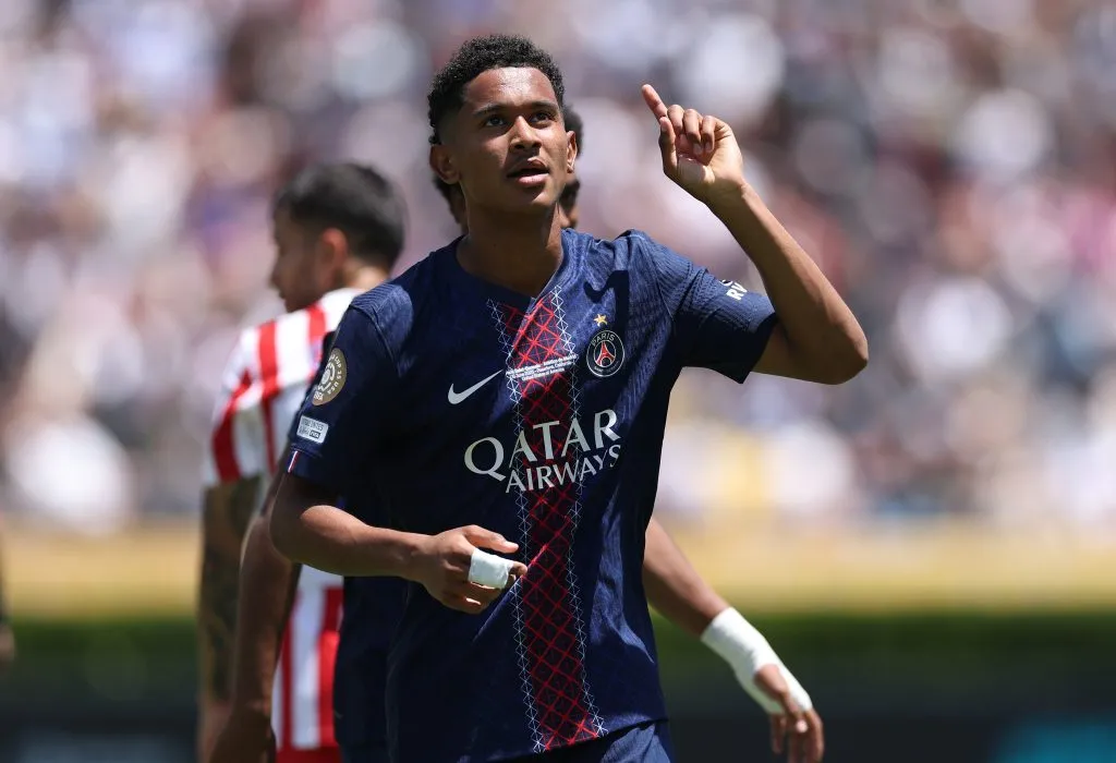 Jovem do PSG, Senny Mayulu, pode ser considerado o novo craque do time já que precisou de apenas 25 minutos para ajudar a equipe e marcar contra o grande clube como o Atlético de Madrid no Mundial de Clubes  (Photo by Stu Forster/Getty Images)