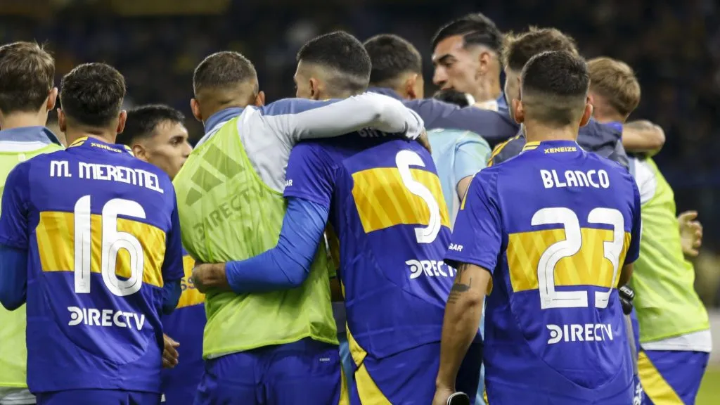 Jogadores do Boca Juniors, com a camisa azul