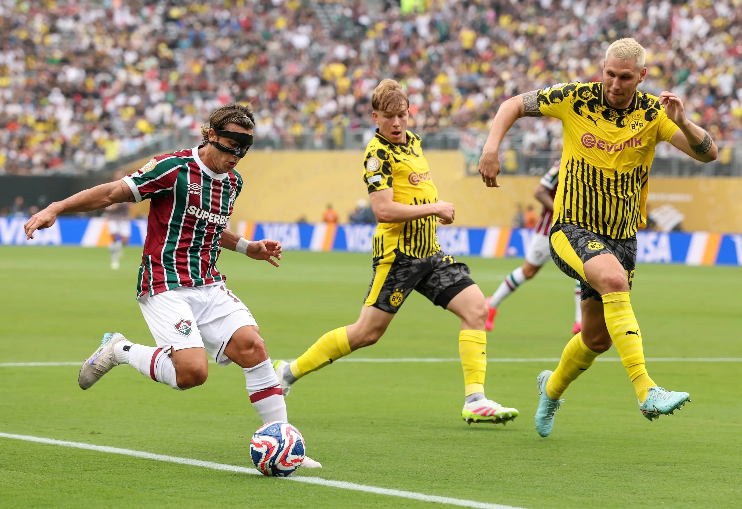 Niklas Süle (direita) em partida contra o Fluminense. (Photo by Francois Nel/Getty Images)