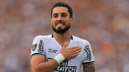 Al-Nassr quer o retorno de Alex Telles, do Botafogo, e recebe resposta animadora do brasileiro. (Photo by Buda Mendes/Getty Images)