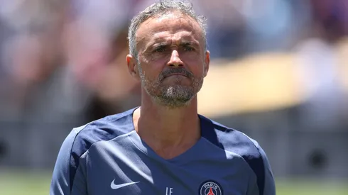 Na véspera da final do Mundial de Clubes da FIFA, o técnico do Chelsea, Enzo Maresca, comparou o duelo contra o PSG a uma “partida de xadrez” contra Luis Enrique. (Photo by Stu Forster/Getty Images)
