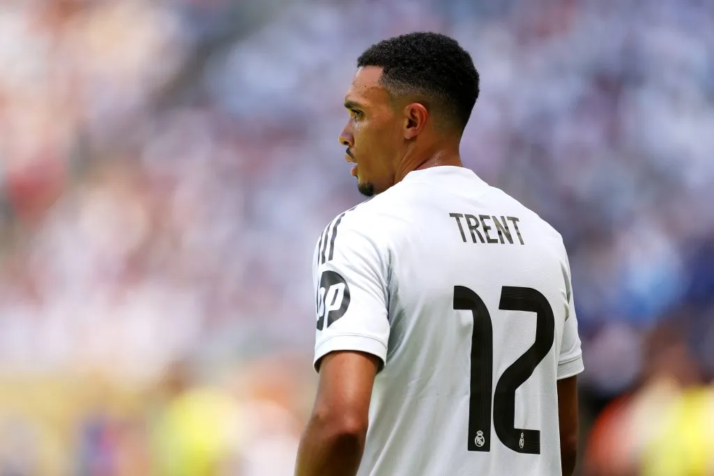 Trent-Alexander Arnold será o camisa 12 no Real Madrid. (Photo by Dan Mullan/Getty Images)