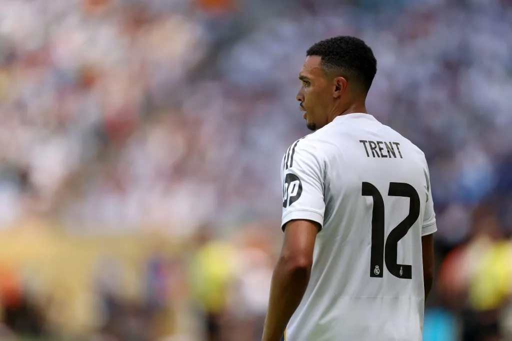 Trent Alexander-Arnold em partida do Real Madrid. (Photo by Dan Mullan/Getty Images)