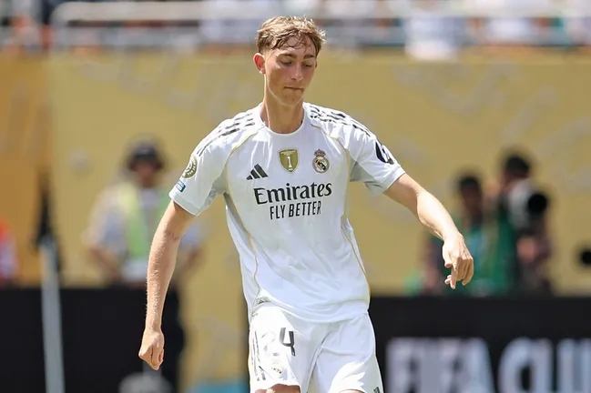 Huijsen estreou oficialmente (Photo by Megan Briggs/Getty Images)