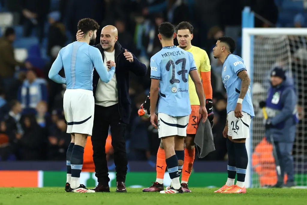 Ederson, Matheus Nunes e Savinho, um dos jogadores brasileiros do Manchester City. Dois deles, o goleiro e o atacante, foram titulares na estreia do Mundial de Clubes.  (Photo by Dan Istitene/Getty Images)