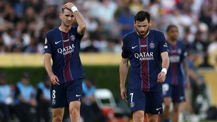 Fabian Ruiz e Khvicha Kvaratskhelia em jogo do PSG