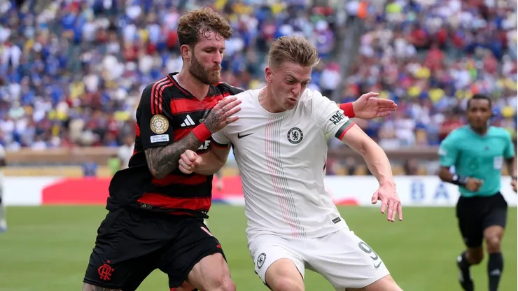 Torcedores do Chelsea reagem a derrota para o Flamengo no Mundial e criticam brasileiros . (Photo by David Ramos/Getty Images)