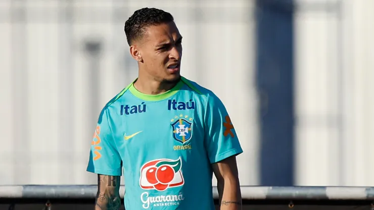 Antony em treino da Seleção Brasileira