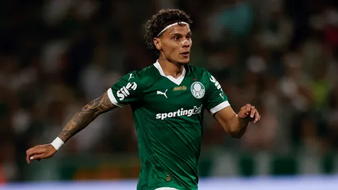 Richard Ríos em partida pelo Palmeiras